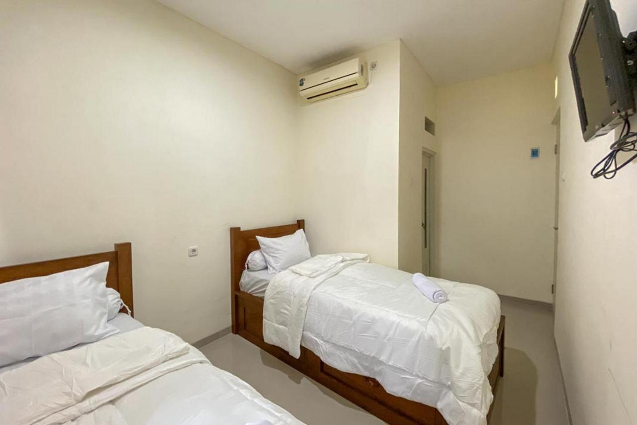 Nipa Guest House Near Universitas Widyagama Mitra Reddoorz Blimbing  Экстерьер фото
